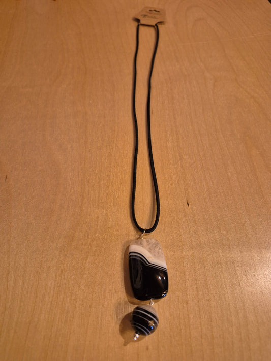Necklace: Banded agate pendant