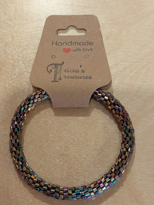 Bracelet: Hand stitched bead bracelet, 6.5"
