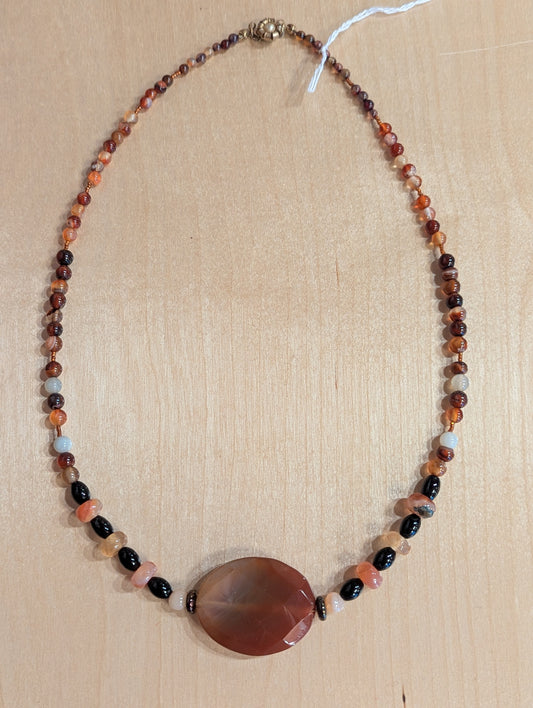 Necklace: Agate statement